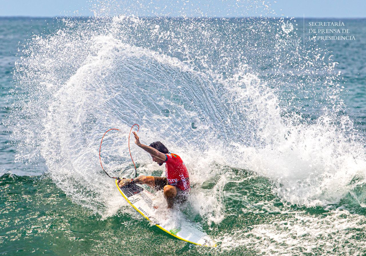 Filipe Toledo vence, assume vice-liderança do ranking e outros 3 surfistas brasileiros estão eliminados de El Salvador