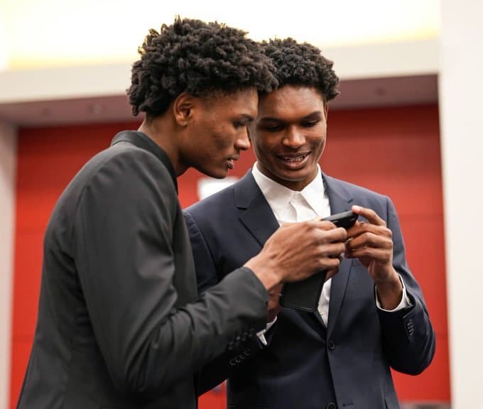 Estilo de jogo, basquete universitário e ‘tio olímpico’: as curiosidades dos irmãos Thompson, promessas do Draft da NBA