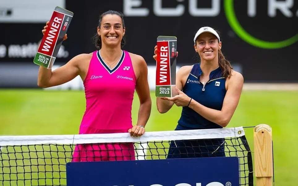 Luísa Stefani conquista primeiro troféu da carreira na grama