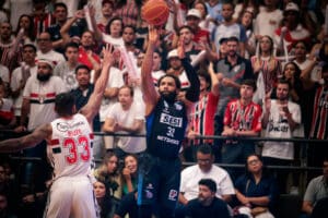 Sesi Franca bate São Paulo no último segundo e lidera série decisiva