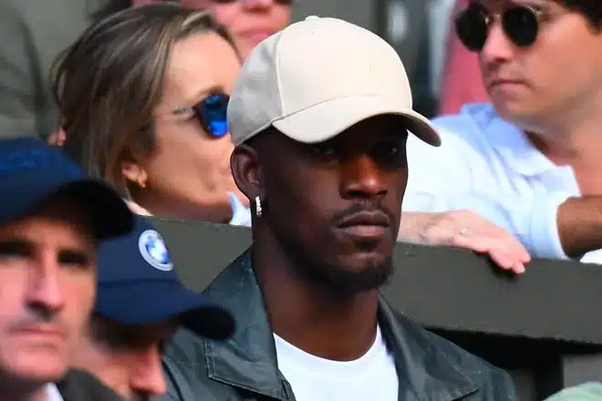 Amigo da sorte? Jimmy Butler marca presença na vitória de Carlos Alcaraz em Wimbledon