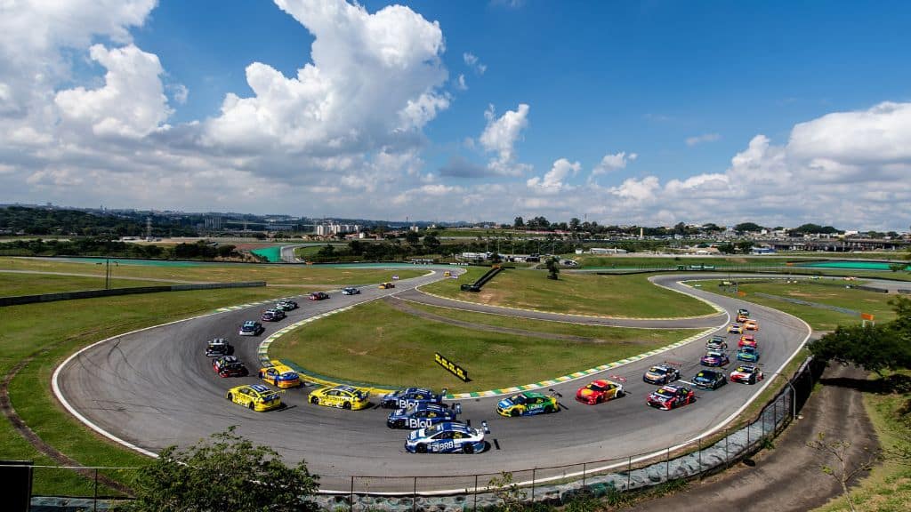 [EXCLUSIVA] Jogador de basquete explica relação com Stock Car e marca presença em Interlagos