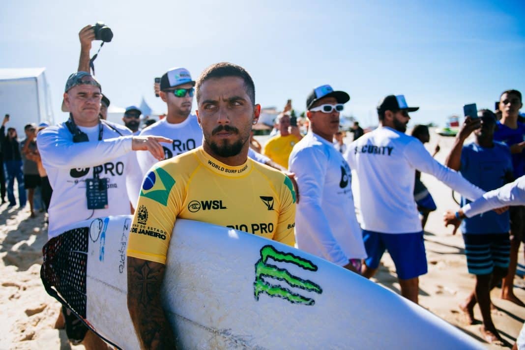 Filipe lidera, Yago salta pro Top-5 e Medina e Italo se complicam, confira o ranking da WSL
