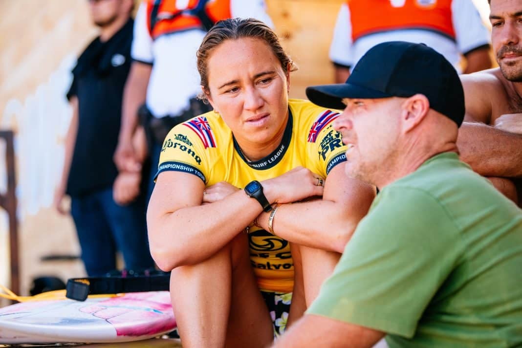 Carissa Moore passa por situação complicada no aeroporto: “Me senti violada”