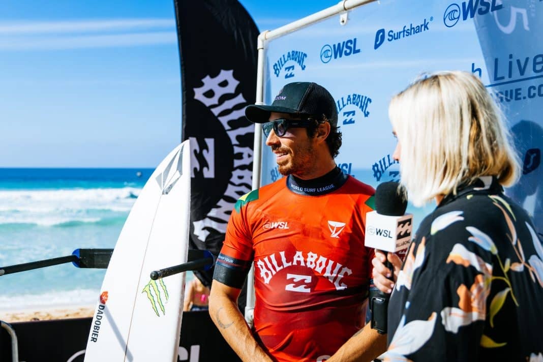 Yago Dora manda aéreo estratosférico para virar sua bateria no último minuto em J-Bay