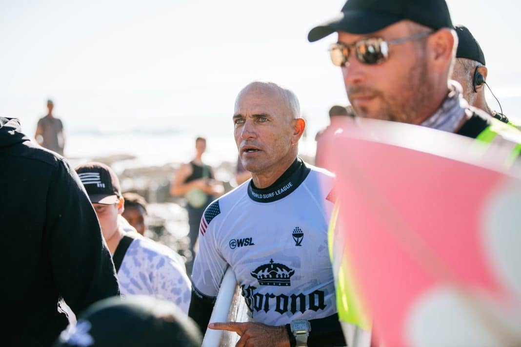 Kelly Slater discute com fã brasileiro e reacende polêmica do Surf Ranch: “Ethan venceu”