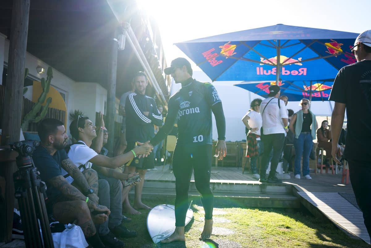 Três surfistas brasileiros brigam por última vaga do país para Olimpíadas via WCT