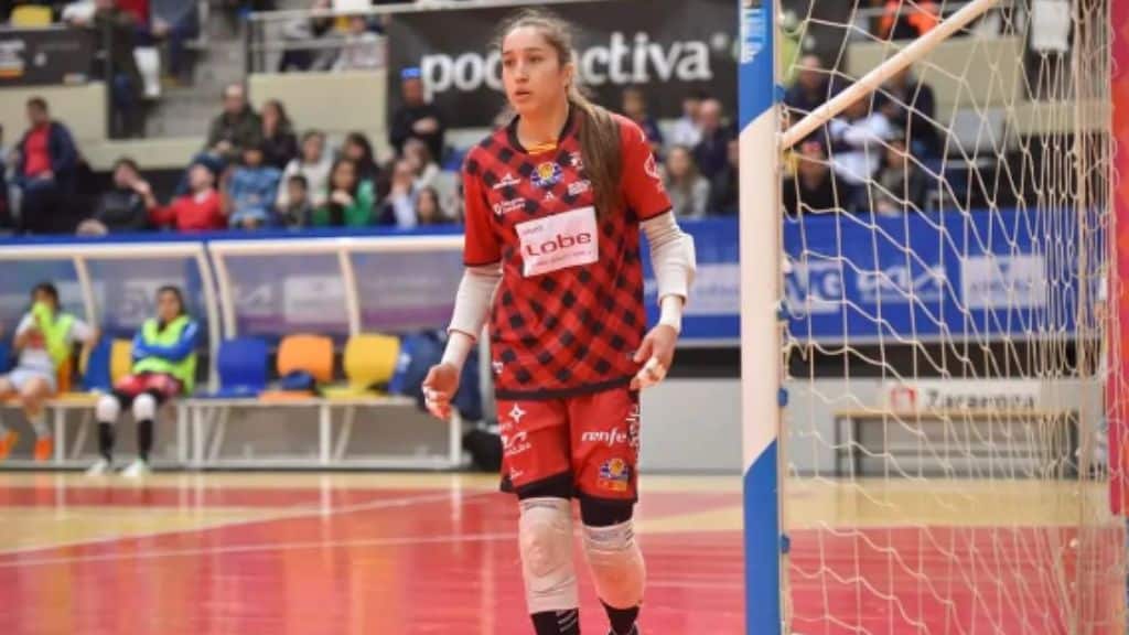 Goleira brasileira no futsal espanhol expõe realidade desumana: “Sem comida e salário”