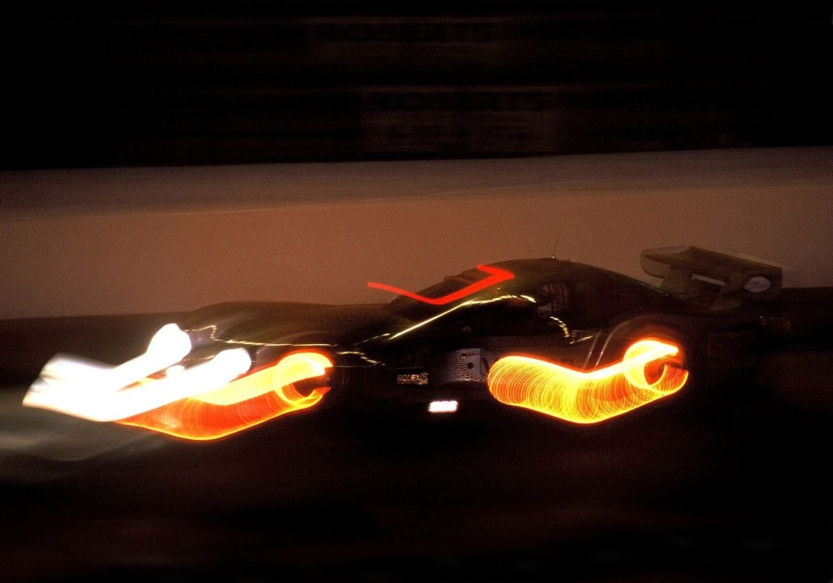 De Senna a Daytona: mostra fotográfica de Miguel Costa destaca a beleza do automobilismo