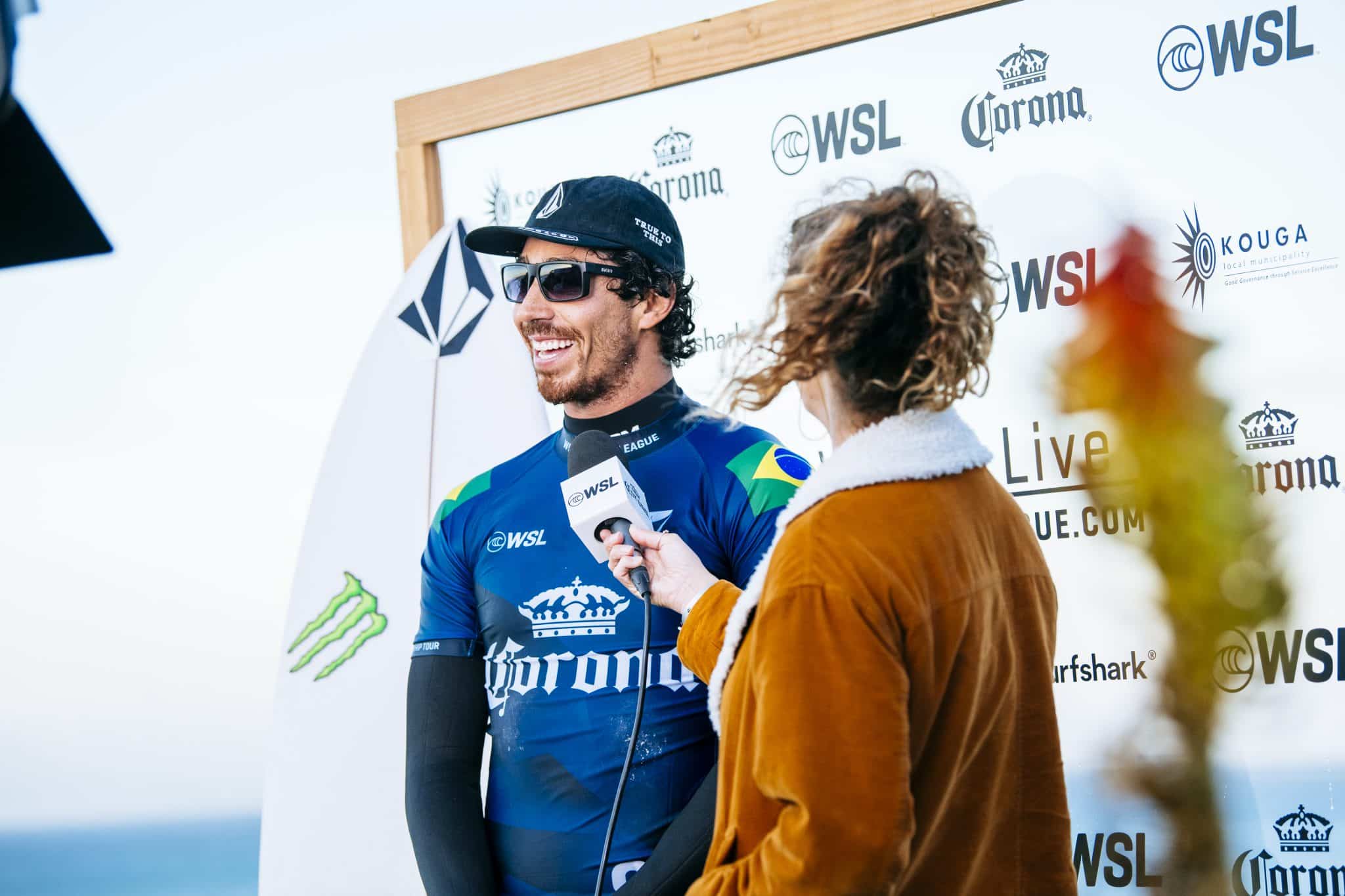 Com drama! Yago Dora bate Slater na última onda e mantém sonho da Finals