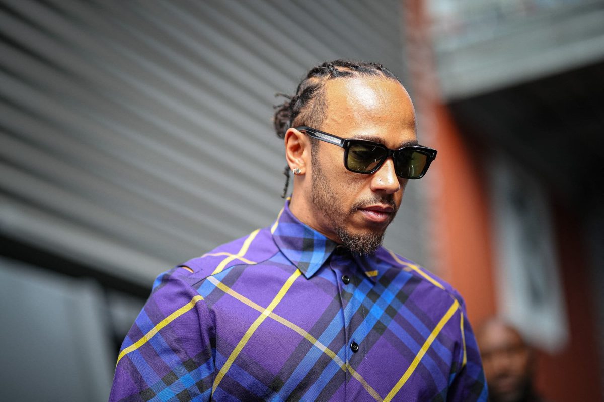 Hamilton ataca FIA por falta de inclusão de gênero
