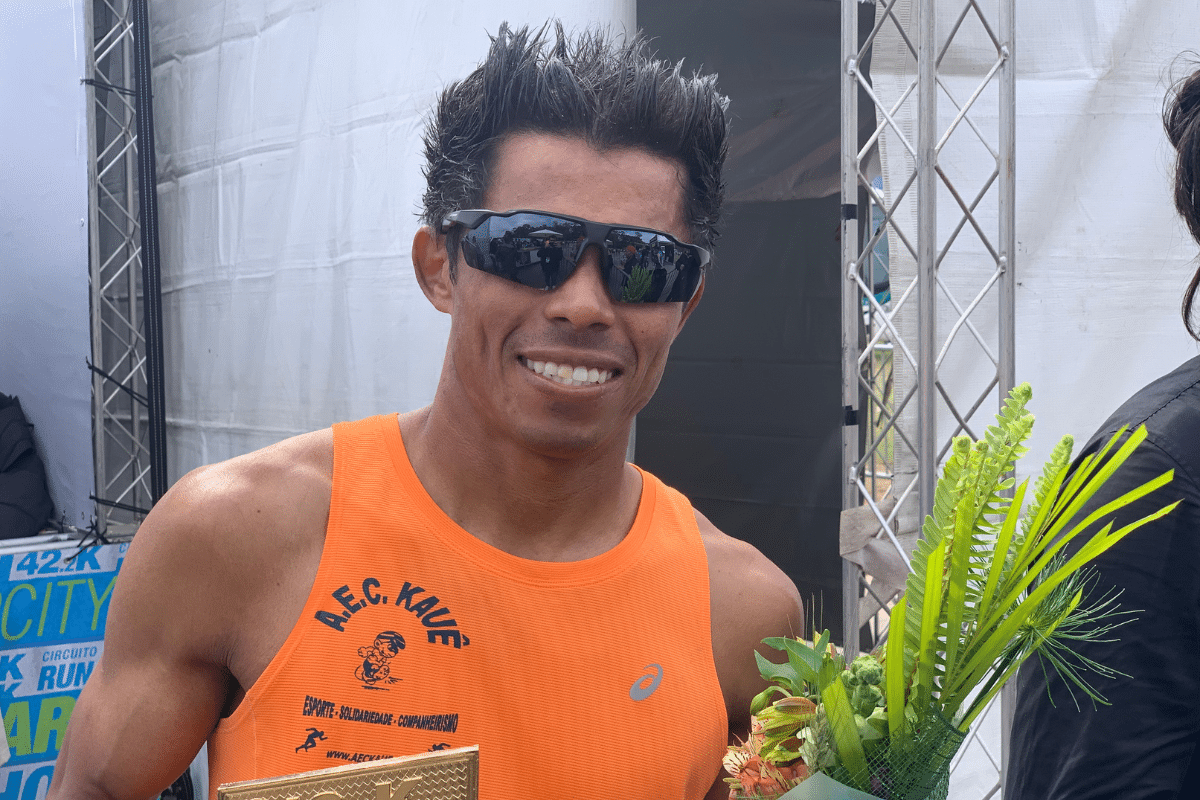 Da vassoura à vitória: a inspiradora jornada do gari campeão da SP City Marathon 2023!