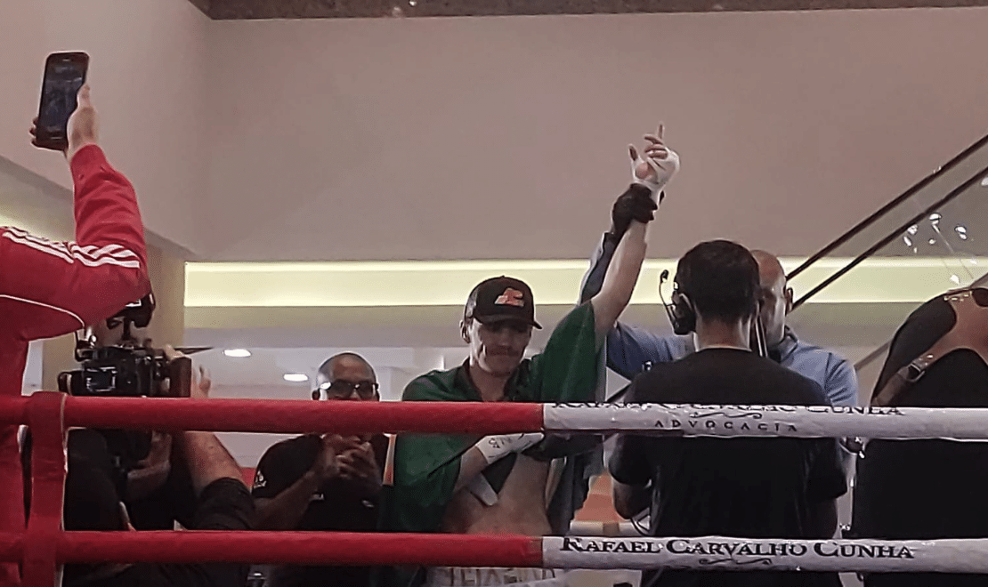 Com presença de Popó, Patrick Teixeira é bicampeão mundial