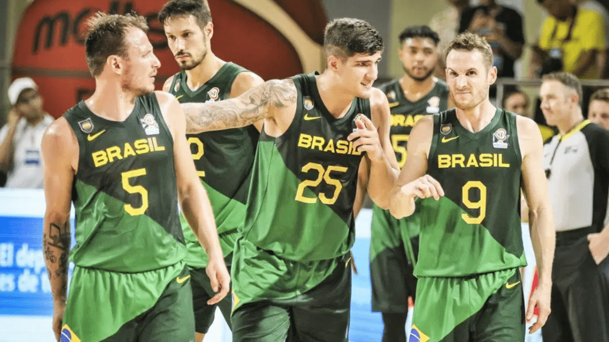 Seleção Brasileira viaja em preparação para Copa do Mundo de Basquete FIBA 2023