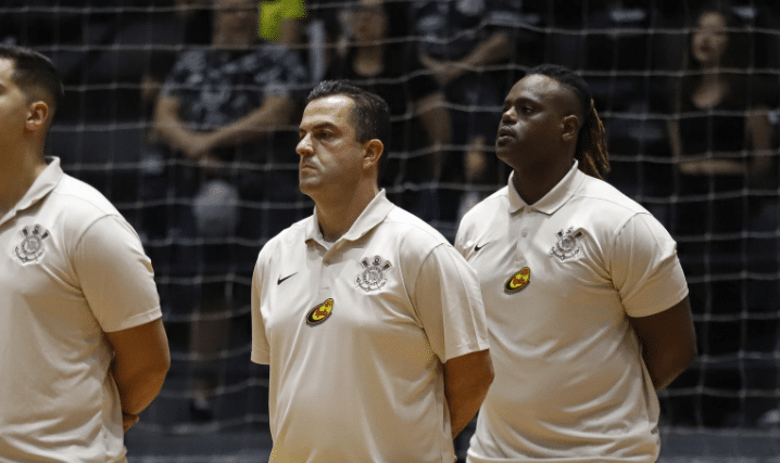 Técnico do Corinthians, Silvio Santander revela segredo da vitória no Paulistão de Basquete