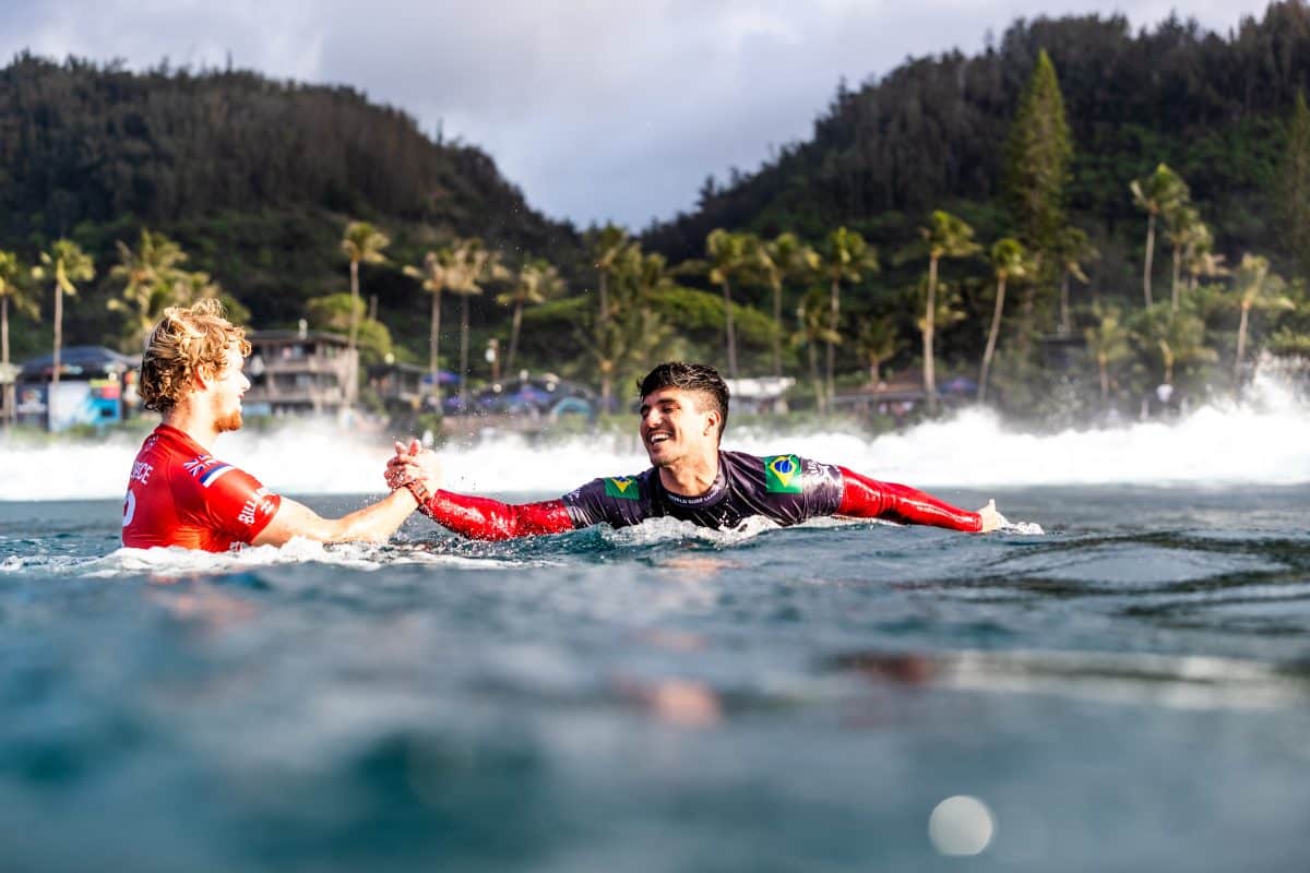 Gabriel Medina vence John John Florence em confronto eletrizante em Teahupo’o