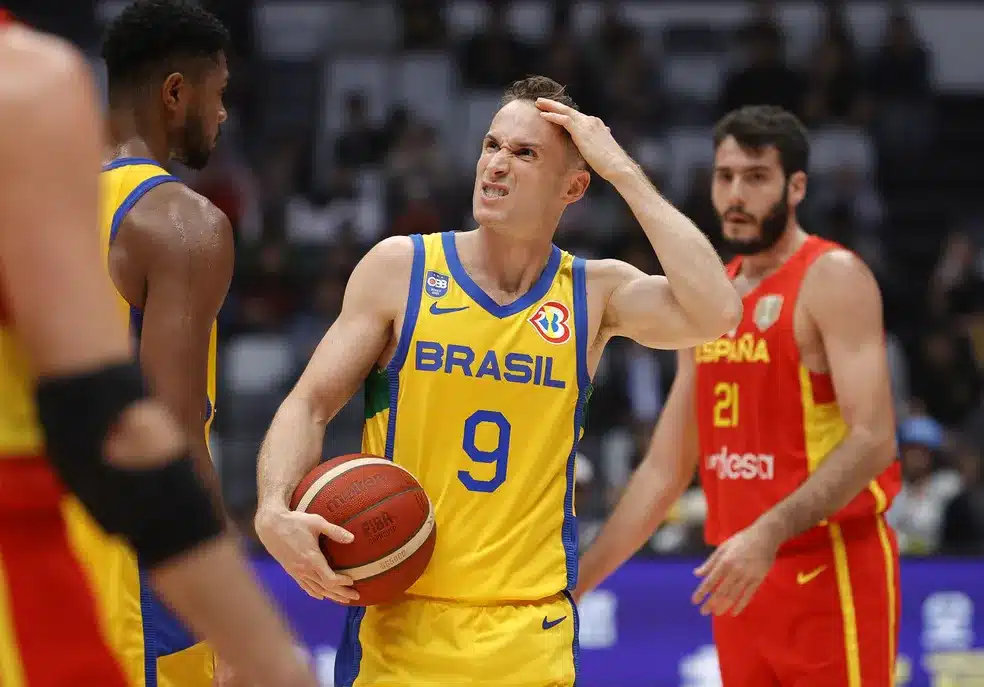 Espanha mantém favoritismo e vence o Brasil na Copa do Mundo de Basquete