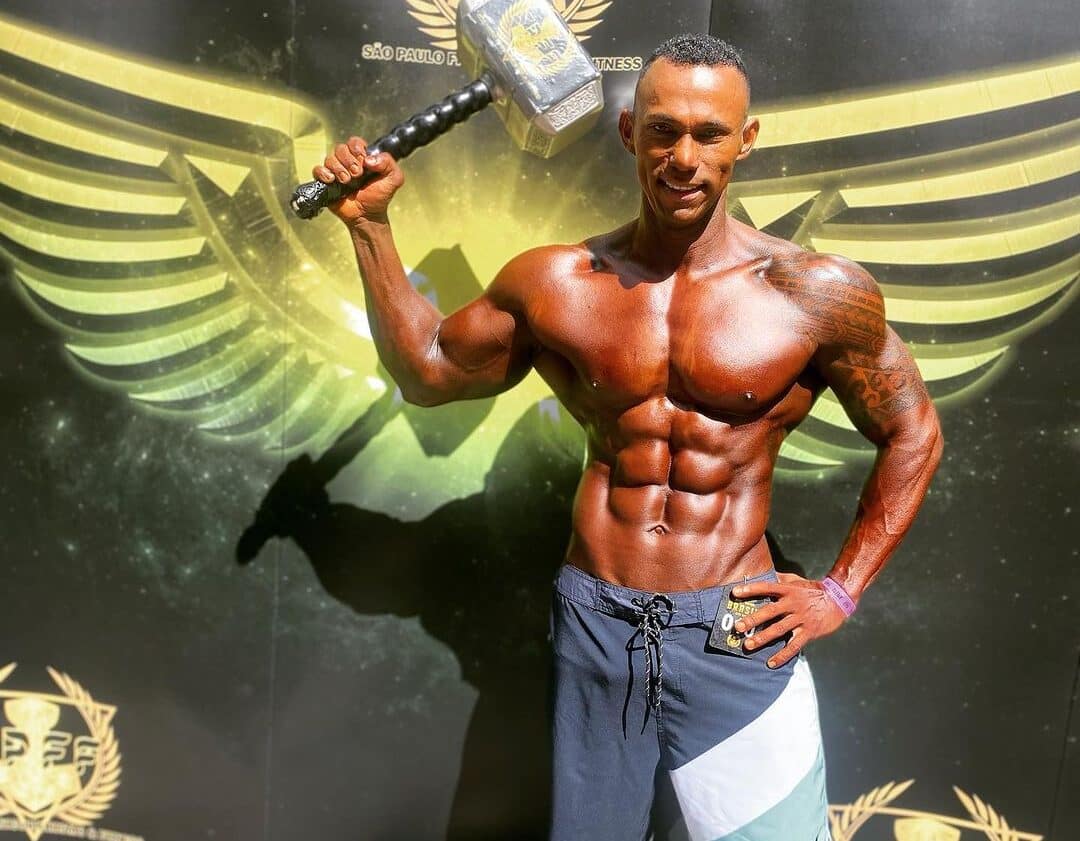 Entre a lei e a força: atleta revela como concilia vida de policial e fisiculturismo