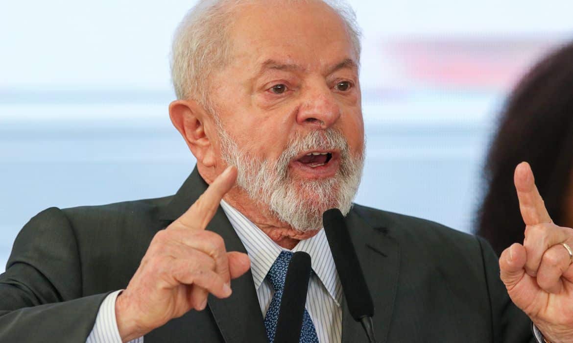 Lula quebra protocolo e comenta título mundial do SESI Franca