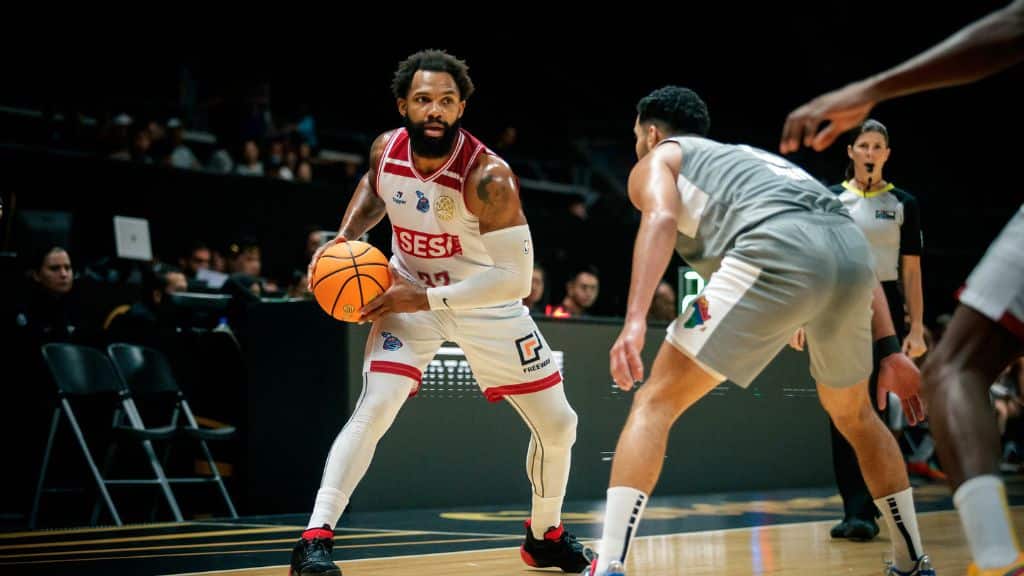 Astro americano do Franca Basquete se emociona em estreia no Mundial após afastamento