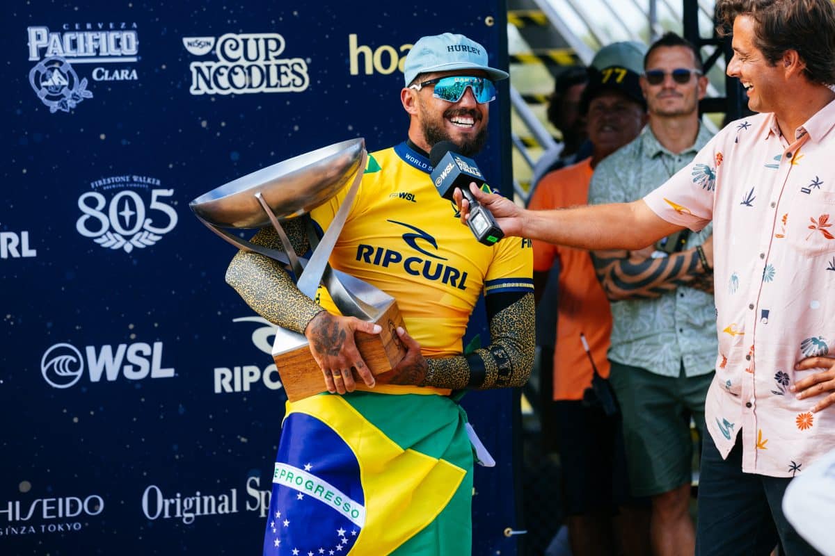 Kelly Slater não perde tempo e parabeniza Filipe Toledo