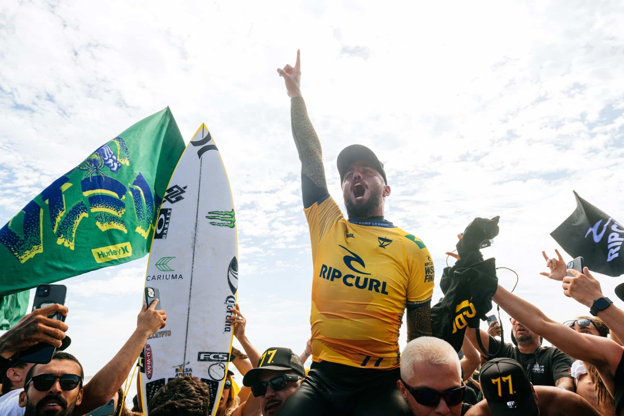 Filipe Toledo é letal contra Ethan Ewing e leva o bicampeonato mundial