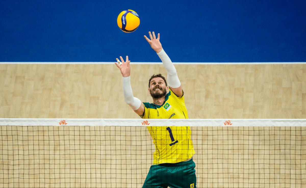 Bruninho revela ajuda de lenda do vôlei para ‘superar’ ser filho de Bernardinho