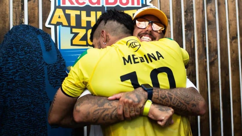 Filipe Toledo quer contar com Medina nas Olimpíadas: "A gente ganha com tudo isso"