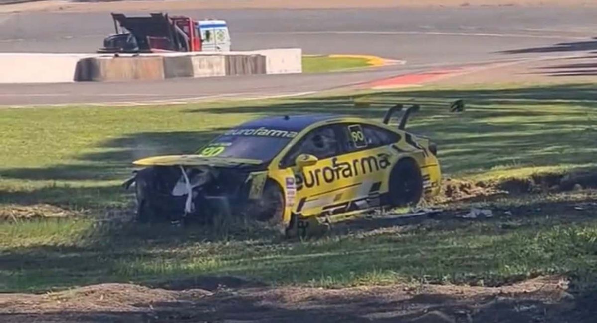 Acidente na Stock Car! Ricardo Maurício perde freio e bate nos pneus