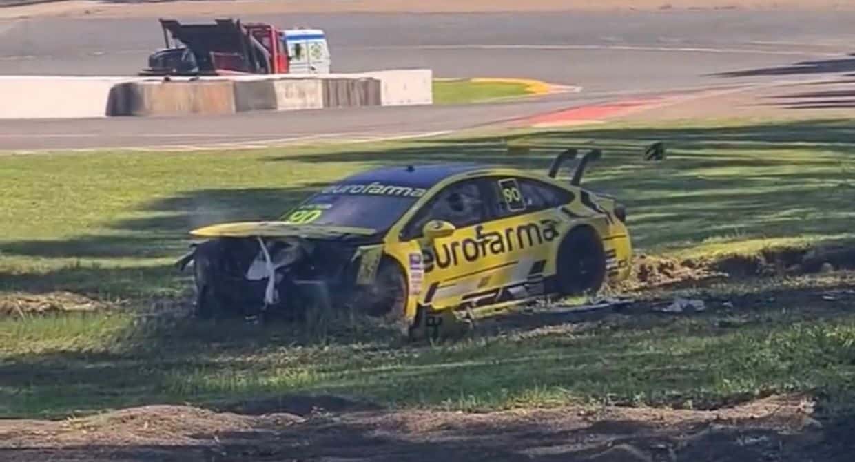 Acidente na Stock Car! Ricardo Maurício perde freio e bate nos pneus