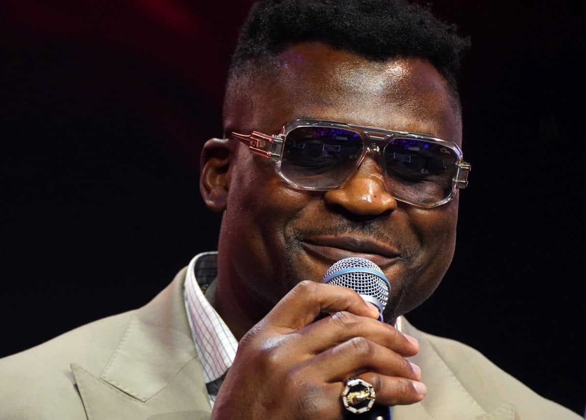 Estreia de Francis Ngannou no BOXE tem DEDO de Mike Tyson