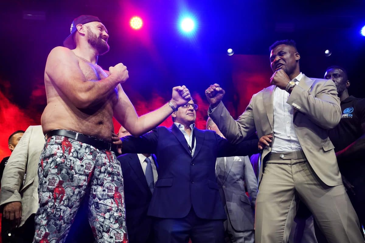 Francis Ngannou DEBOCHA de Tyson Fury após DERRUBAR campeão