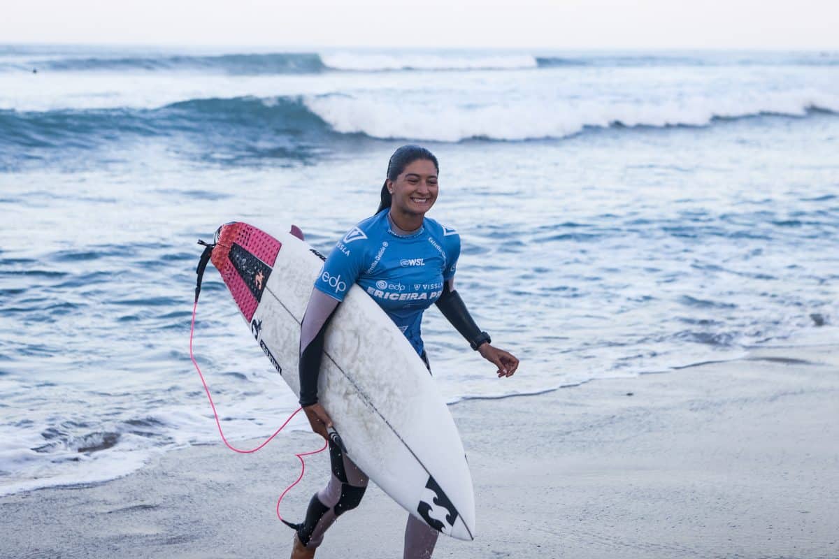 Luana Silva FAZ HISTÓRIA em Pipeline, supera bicampeã mundial e está na quartas