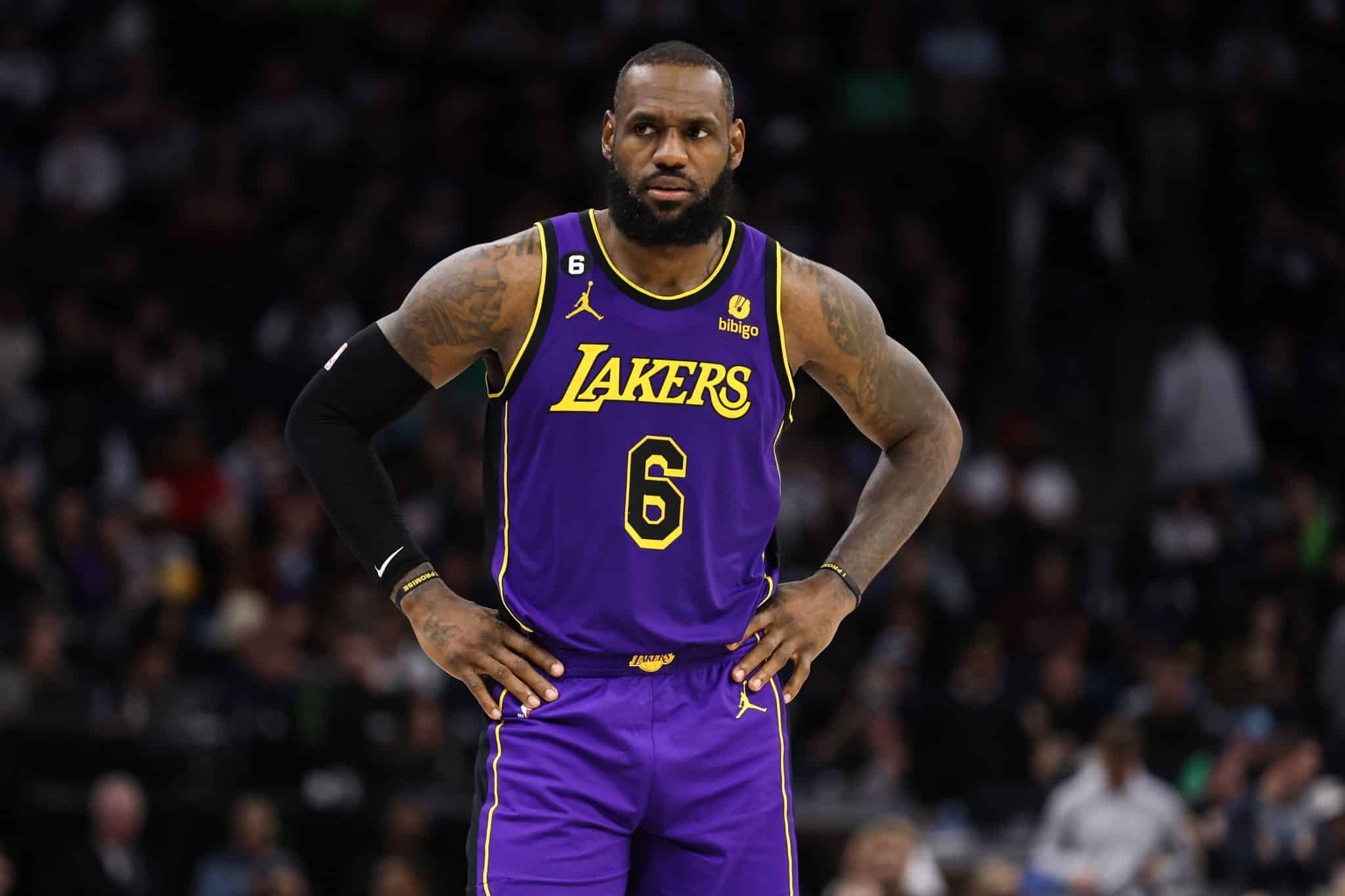 Astro do UFC pede luta com LeBron James e afirma: “Daria uma surra”