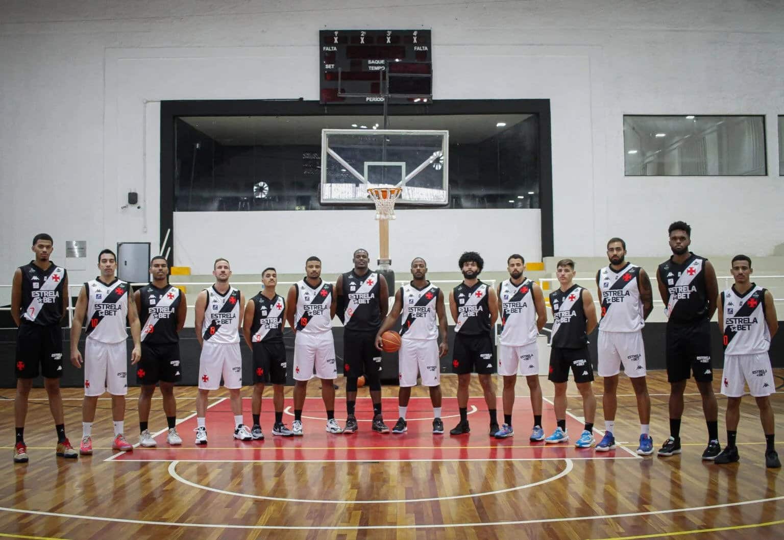 Vasco lança uniforme para temporada 2023/24