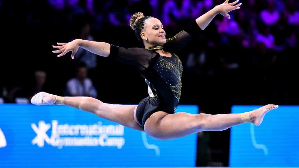 Quem vai parar Biles? Rebeca Andrade defende título mundial e tem uma estratégia para derrotar a americana