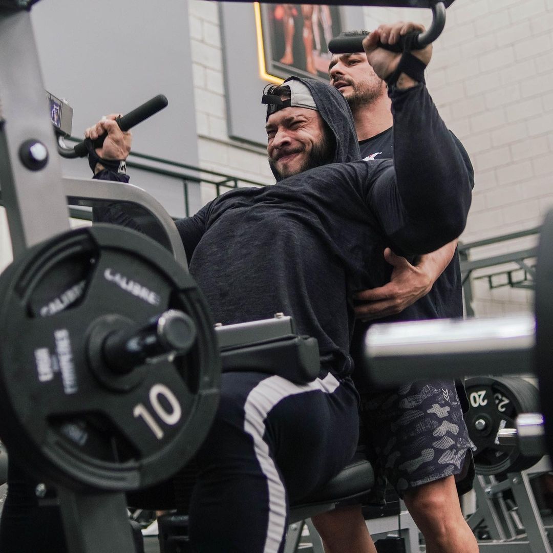 Cbum segue os passos de Coleman e Ramon ainda não é capaz