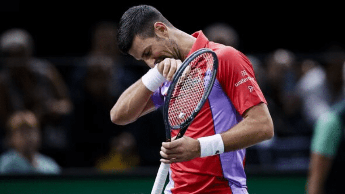 (Vídeo) Djokovic é desrespeitado outra vez na França, passa mal e mais