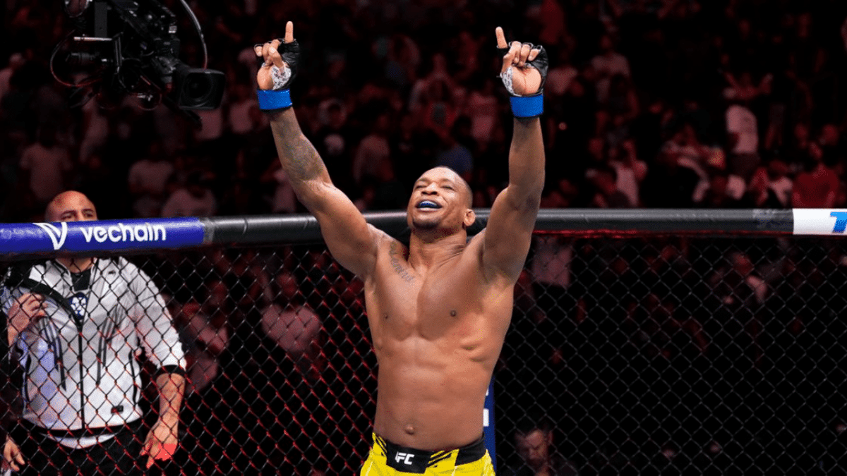 Jailton Almeida pula posições no ranking após vitória no UFC São Paulo