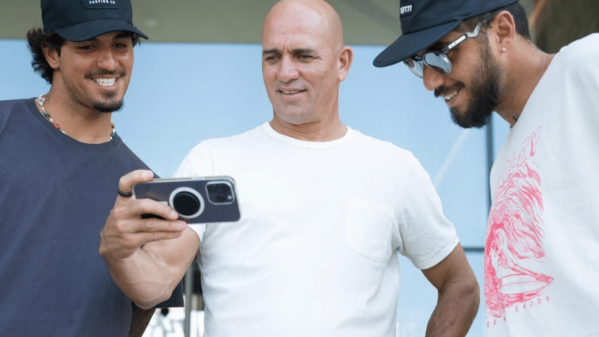 Surf no deserto? Gabriel Medina, Filipe Toledo e Slater testam novo projeto
