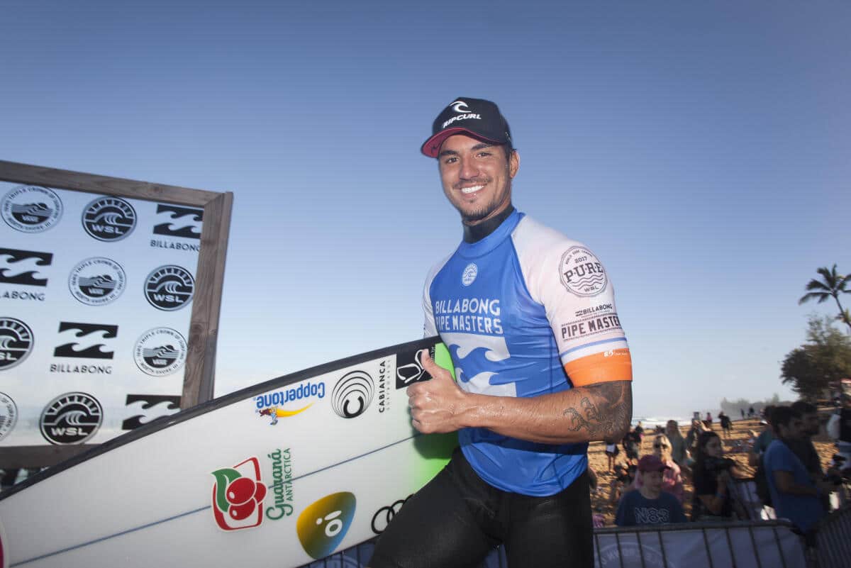 Gabriel Medina recebe presente MONSTRUOSO de seu patrocinador