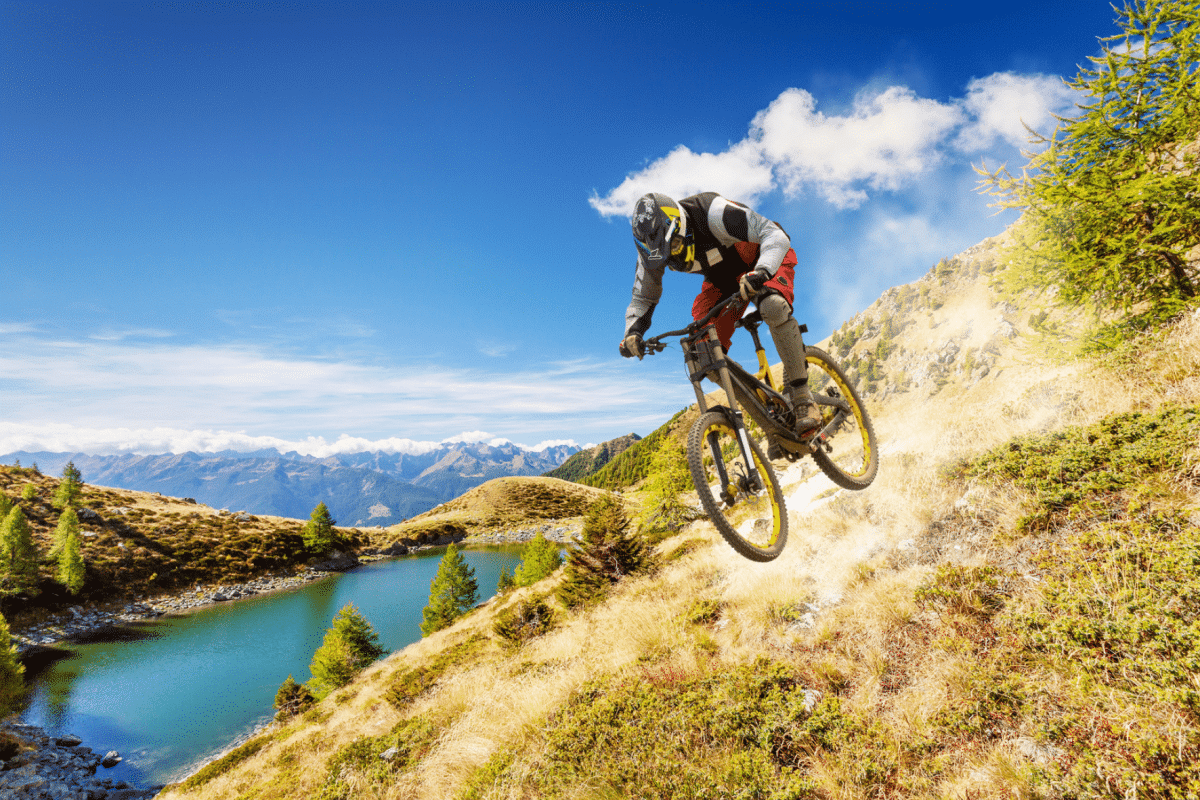 (Vídeo) Este é o atleta de mountain bike mais corajoso que você verá hoje