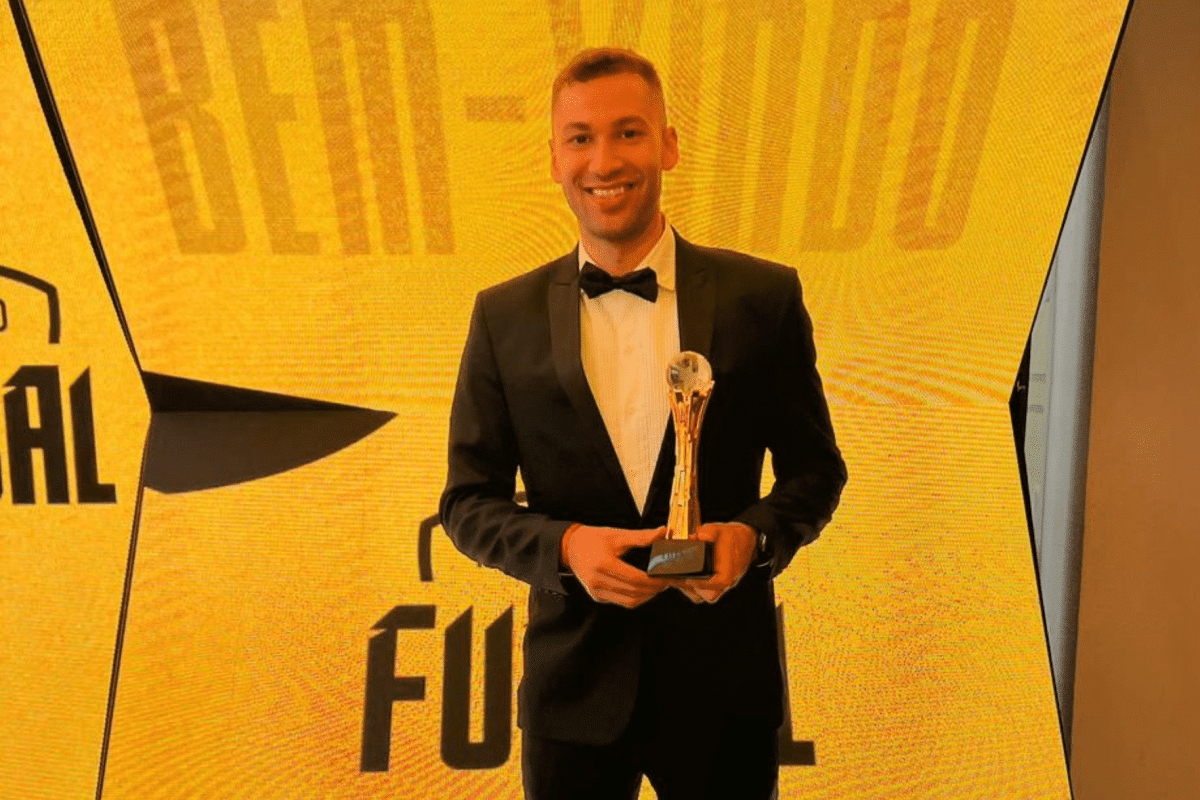 Brasileiro do Barcelona é eleito melhor do mundo e busca fazer história: “Foco no Mundial 2024”