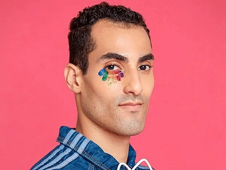 [Exclusiva] Douglas Souza relembra momento em que se assumiu gay: “Me senti…”