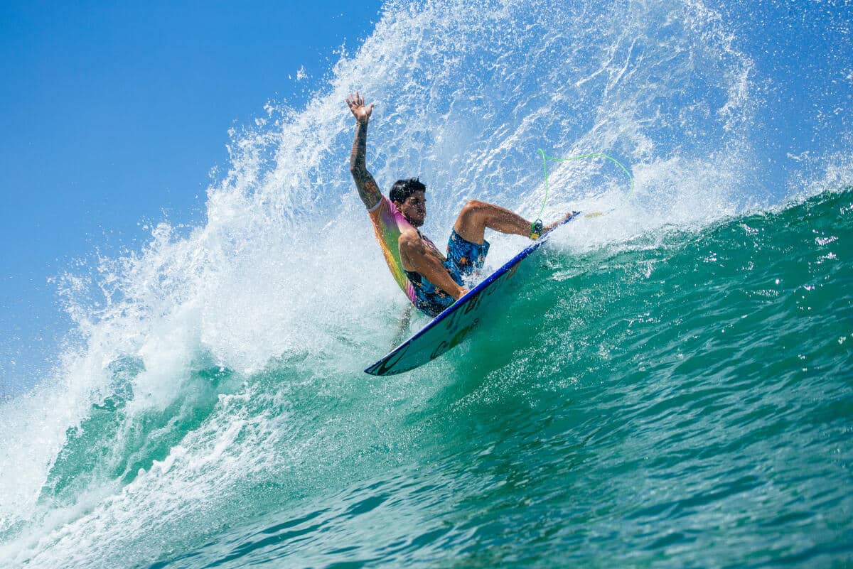 (Vídeo) Gabriel Medina quebra na nova piscina de ondas em Abu Dhabi