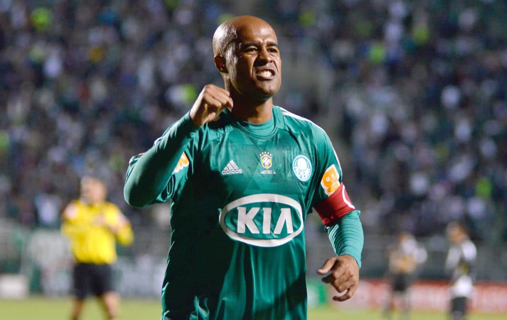 Marcos Assunção dispara a verdade sobre batedores de falta no futebol brasileiro