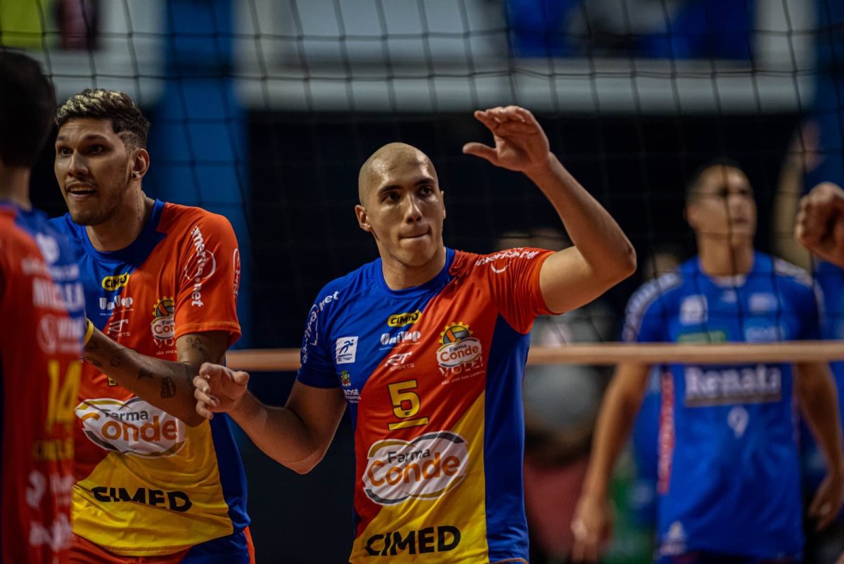 Matheus Brasília revela segredos do sucesso do Farma Conde no vôlei: “É diferente por conta disso”