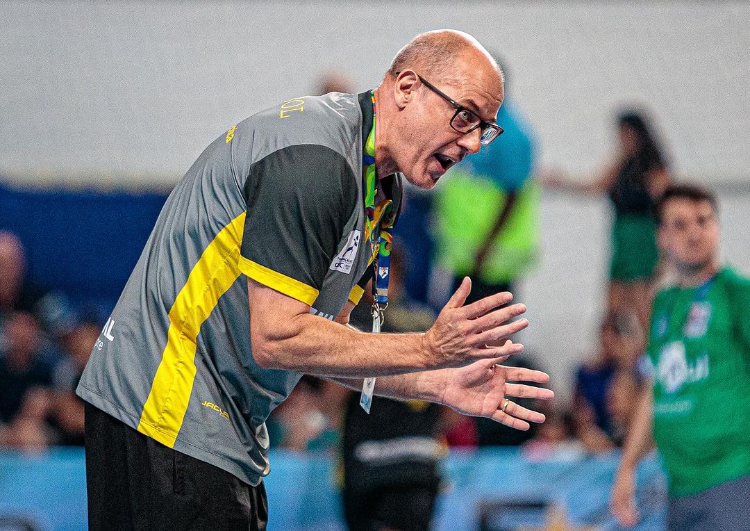 Campeão Mundial pela Seleção Brasileira, Morten Soubak projeta futuro no Praia Clube após conquista inédita no Handebol