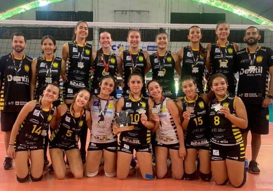 [Entrevista] Formando campeãs: como as categorias de base fortalecem o futuro do vôlei no Praia Clube