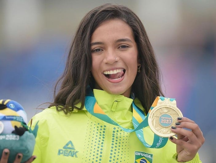 Garantida nas Olimpíadas, Rayssa Leal brilha fora das pistas e atitude solidária repercute
